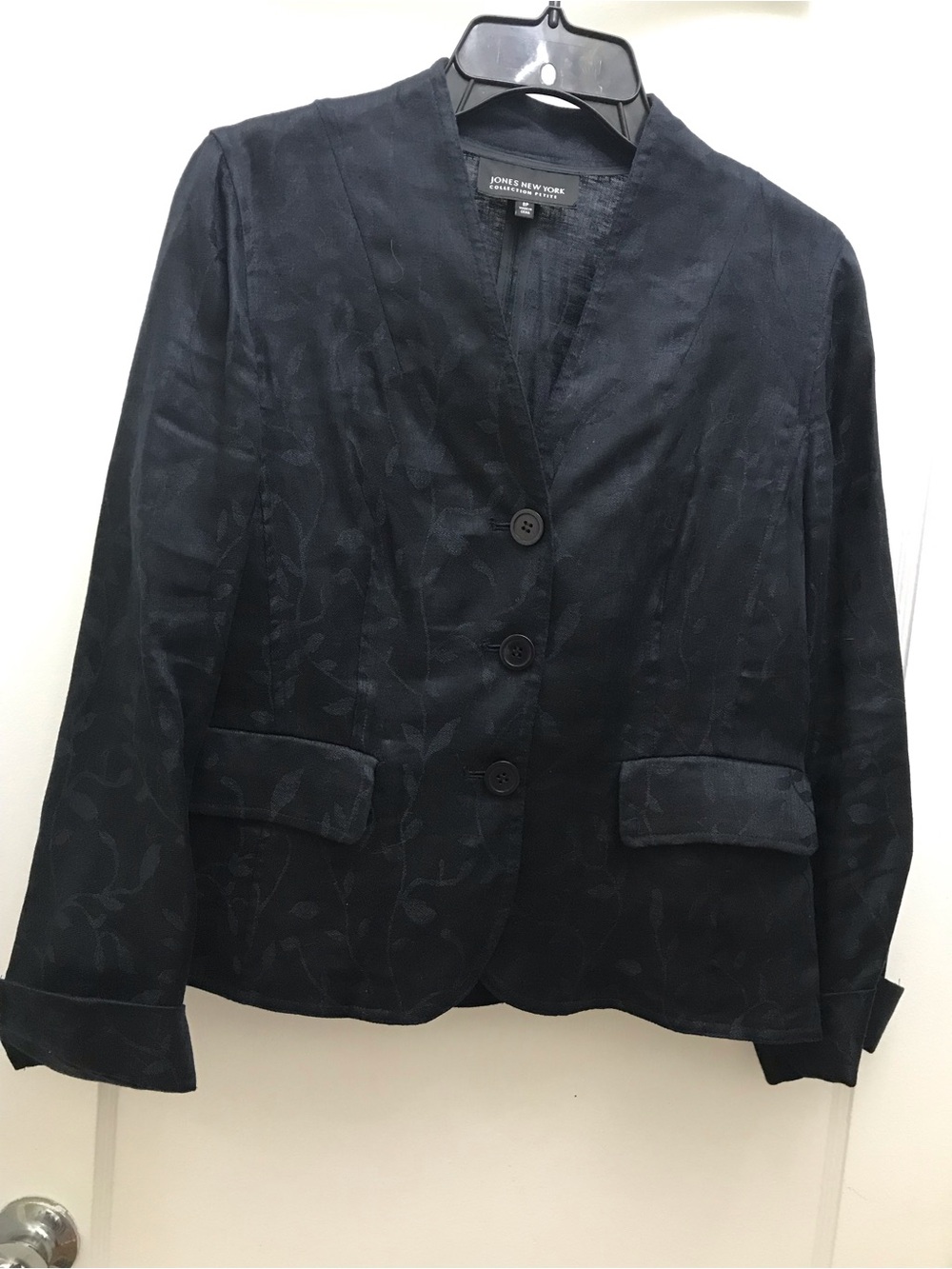 Jones New York Black Textured Three-Button Blazer